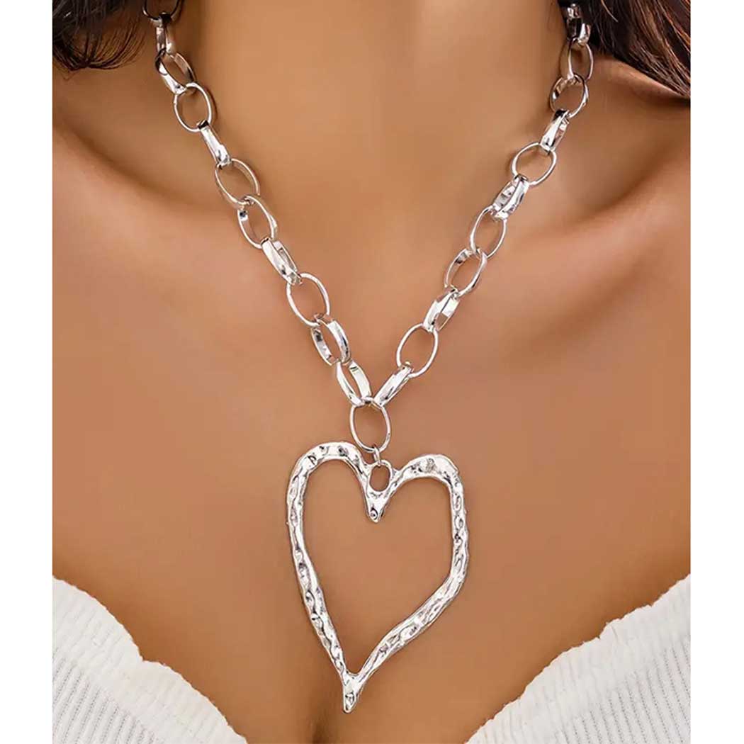 Heart pendant necklace